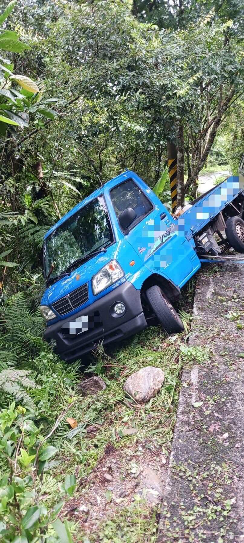 花蓮山區小貨車滑落邊坡受困救援紀錄